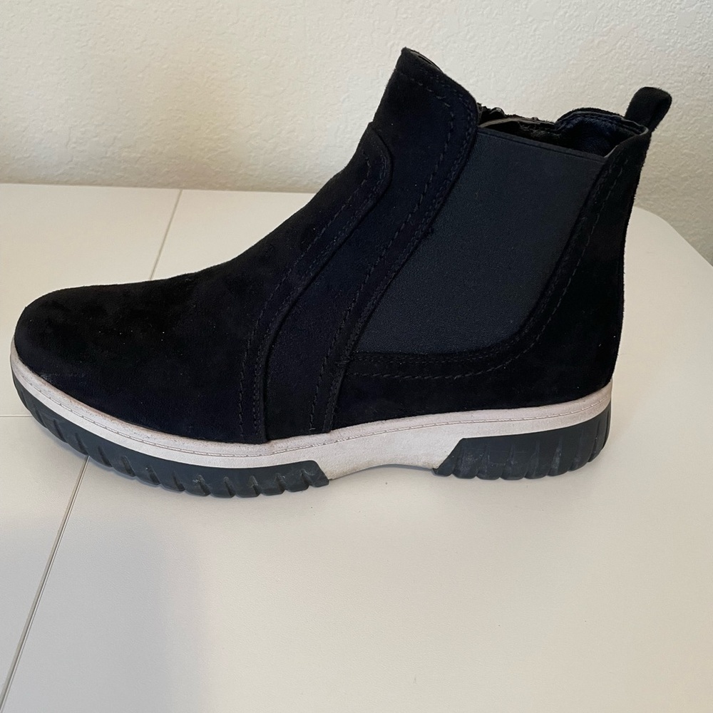 White Mountain Black Suede Women’s Boots - Picture 5 of 9